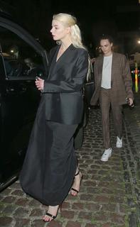 Anya Taylor-Joy feet photo thumbnail