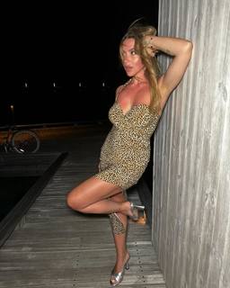 Hadise feet photo thumbnail