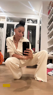Tia Mowry feet photo thumbnail
