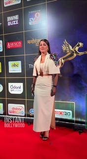 Hina Khan feet photo thumbnail