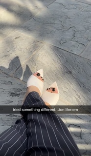 Queen Naija feet photo thumbnail
