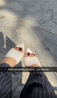 Queen Naija feet photo thumbnail