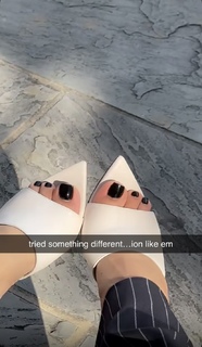 Queen Naija feet photo thumbnail