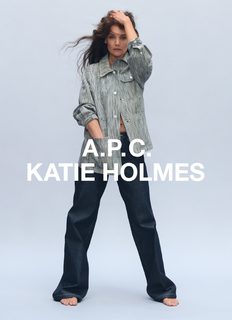 Katie Holmes feet photo thumbnail