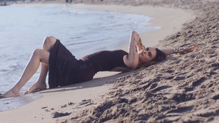 Cara Delevingne feet photo thumbnail