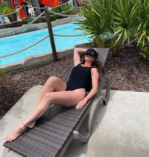 Giovanna Antonelli feet photo thumbnail