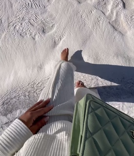 Julia Wieniawa-Narkiewicz feet photo thumbnail