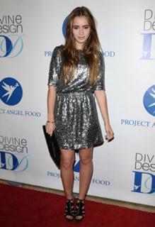 Lily Collins feet photo thumbnail