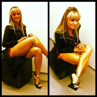 Juliana Salimeni feet photo thumbnail