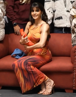 Jacqueline Fernandez feet photo thumbnail