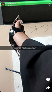 Chloe Bailey feet photo thumbnail