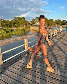 Rachel Pizzolato feet photo thumbnail
