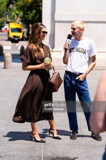 Jessica Alba feet photo thumbnail