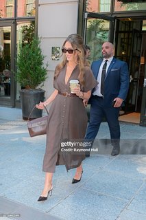 Jessica Alba feet photo thumbnail