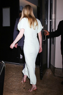 Dakota Fanning feet photo thumbnail