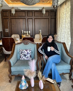 Zareen Khan feet photo thumbnail