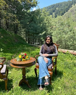 Zareen Khan feet photo thumbnail