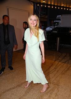 Dakota Fanning feet photo thumbnail
