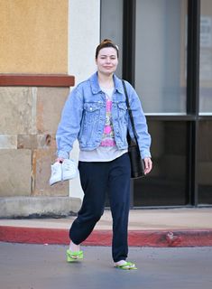 Miranda Cosgrove feet photo 4