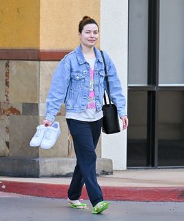 Miranda Cosgrove feet photo 2
