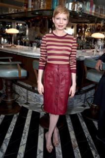 Michelle Williams feet photo thumbnail