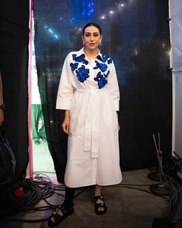 Karisma Kapoor feet photo thumbnail