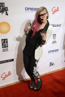 Avril Lavigne feet photo thumbnail