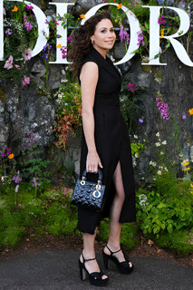 Minnie Driver feet photo thumbnail