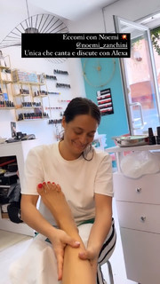 Caterina Balivo feet photo thumbnail