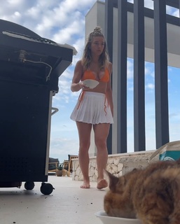 Lola Weippert feet photo thumbnail