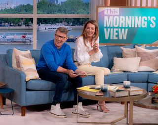 Cat Deeley feet photo thumbnail