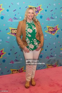 Melissa Joan Hart feet photo thumbnail