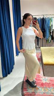 Natalie Noel Mariduena feet photo thumbnail