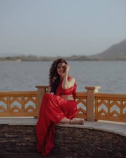 Taapsee Pannu feet photo thumbnail