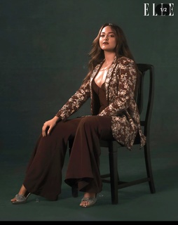Sonakshi Sinha feet photo thumbnail