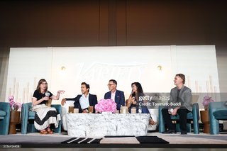 Tiffani Thiessen feet photo thumbnail
