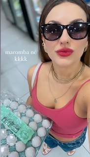 Kéfera Buchmann feet photo thumbnail