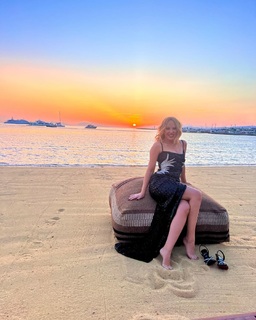 Kylie Minogue feet photo thumbnail