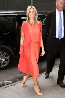 Heidi Klum feet photo thumbnail