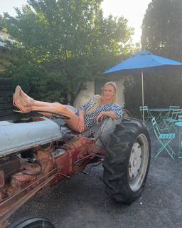 Holly Holm feet photo thumbnail