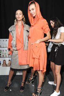 Karlie Kloss feet photo thumbnail