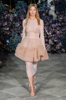 Martha Hunt feet photo thumbnail