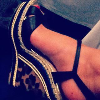 Sabrina Sato feet photo thumbnail
