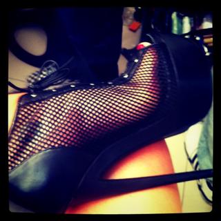 Sabrina Sato feet photo thumbnail