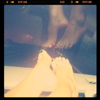 Sabrina Sato feet photo thumbnail