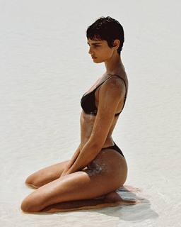 Taylor Hill feet photo thumbnail