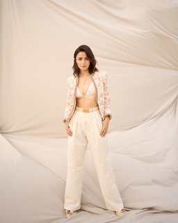 Alia Bhatt feet photo thumbnail