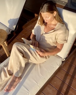 Julia Wieniawa-Narkiewicz feet photo thumbnail