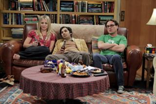 Kaley Cuoco feet photo thumbnail