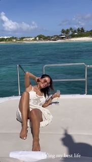 Rocsi Diaz feet photo thumbnail